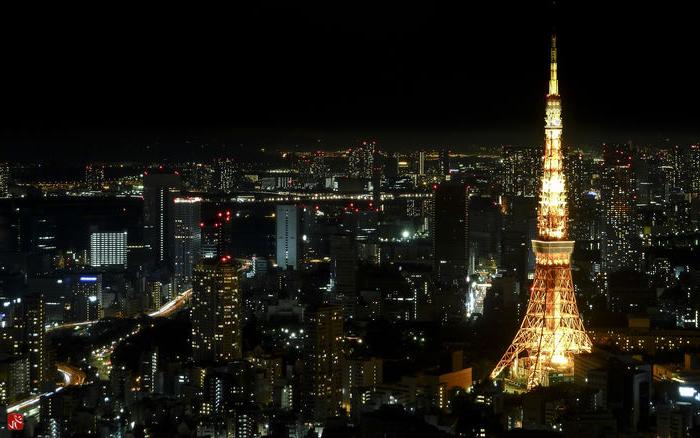 Tokyo tower at night